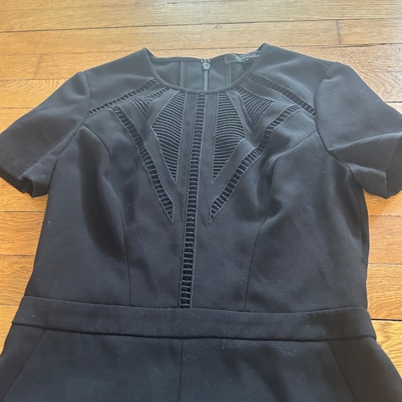 BCBGMaxAzria Maree Romper Womens Size 4 Black Short Sleeve Cutout Pockets - Picture 4 of 9